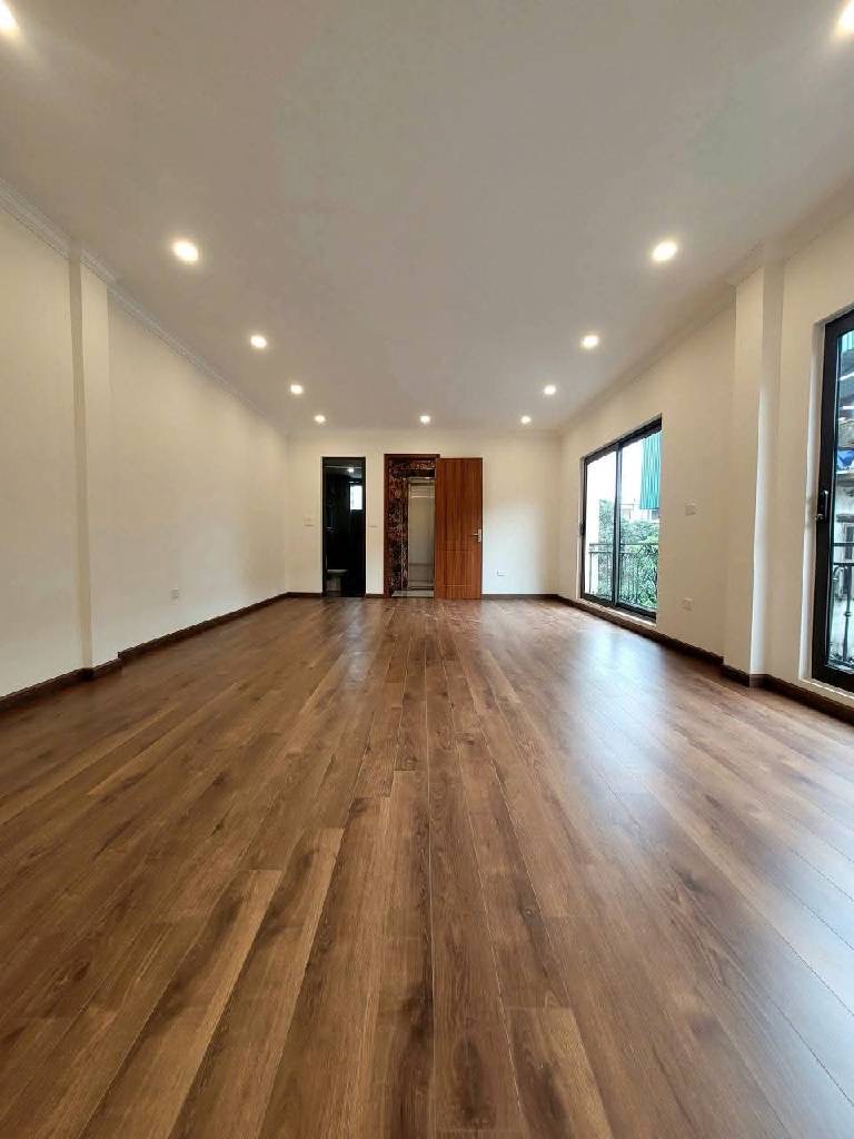 MẶT TIỀN 11M  - 6 TẦNG THANG MÁY - GARA Ô TÔ